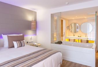 Tigotan Lovers & Friends Playa de las Americas - Adults Only (+18) allows 18 year olds to book a room