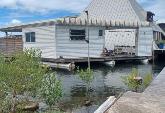 Zwaan Apartment - Regal Rentals Curacao has Balcony rooms