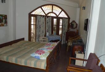 Hilltop Lodge has Smoking/Balcony rooms