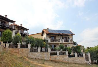 Abelos Villas has rooms with a private hot tub