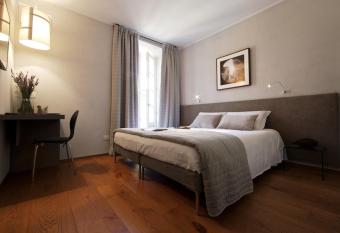 Ma Ville allows 18 year olds to book a room