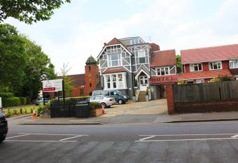 Gidea Park Hotel allows 18 year olds to book a room