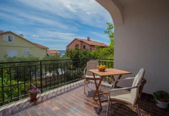 Guesthouse Maver has Balcony rooms