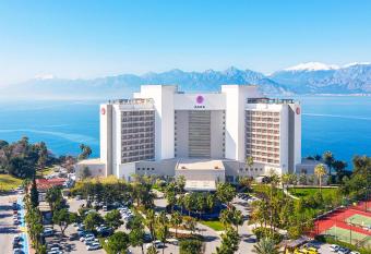 Akra Hotel allows 18 year olds to book a room