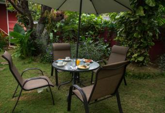 Hostal Casa Los Espinoza allows 18 year olds to book a room