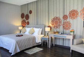 Bellevue Hills Nusa Dua allows 18 year olds to book a room
