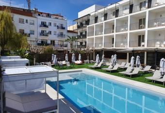 Hotel Windsor has Balcony rooms
