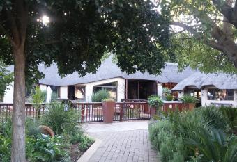 Gabbata Lodge has Balcony rooms