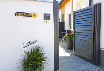 Ferienwohnungen Lass allows 18 year olds to book a room