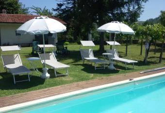 Cascina Torello has Balcony rooms