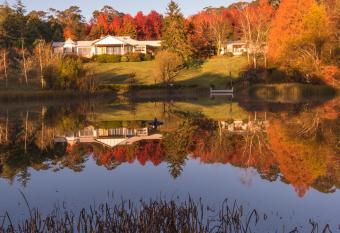 Dantosa Blue Mountains Retreat has rooms with a private hot tub
