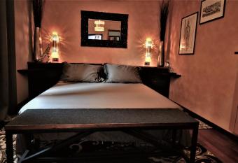 Triest  59 B&B allows 18 year olds to book a room