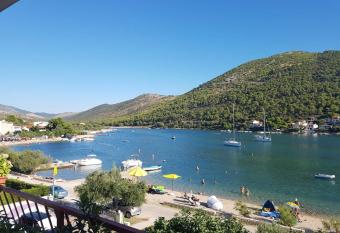 Grebaville Apartment has Balcony rooms