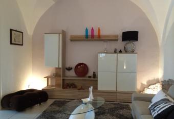 Villa Fenice has rooms with a private hot tub