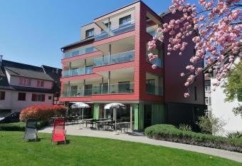 Ferienhotel Bodensee allows 18 year olds to book a room