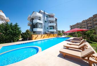 Hotel Villa Qendra allows 18 year olds to book a room