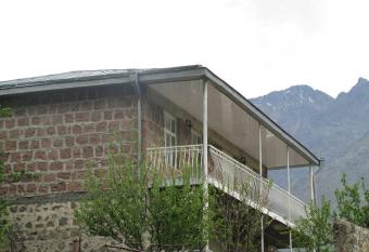 Red Stone Guest House has Balcony rooms