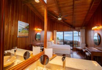 Hotel Belmar has rooms with a private hot tub