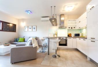 Renata apartment 2BR, near beach has Balcony rooms