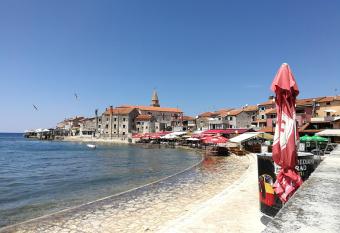 Apartment Nika has Balcony rooms