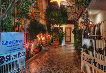 Silver Moon Guest House has Balcony rooms