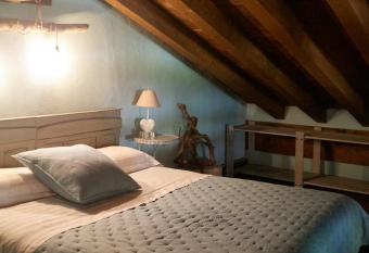 B&B Il Respiro dell Anima has rooms with a private hot tub