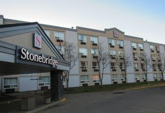 Stonebridge Hotel has rooms with a private hot tub