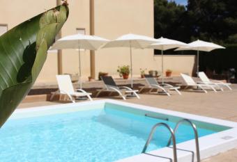 Bluewater Hotel has Balcony rooms