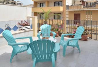 Terrazza sul Corso has Balcony rooms