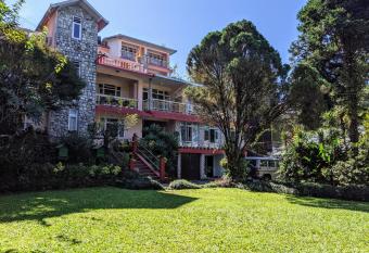 Shikher has Balcony rooms