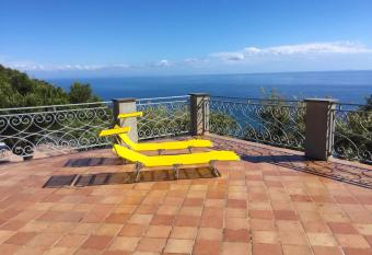 B&B Le Palme allows 18 year olds to book a room