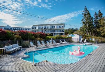 Newagen Seaside Inn allows 18 year olds to book a room