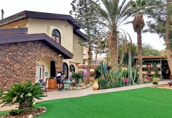Desert Bird Guest House has Balcony rooms