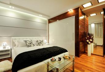 Main Street Studio and Rooms allows 18 year olds to book a room