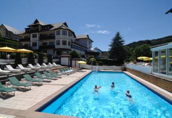 Hotel Badischer Hof allows 18 year olds to book a room