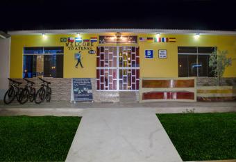 Atenas Backpacker Hospedaje has Balcony rooms