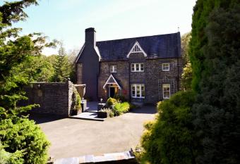 The Old Vicarage B&B, Corris allows 18 year olds to book a room