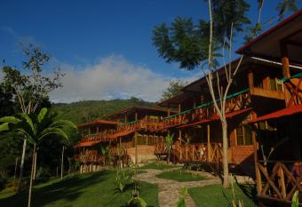 Las Jawas Lodge allows 18 year olds to book a room