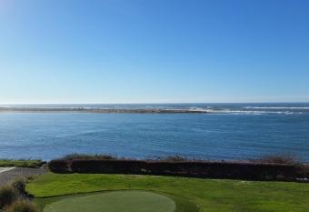 Arky's B&B has Balcony rooms