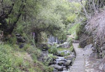 Casa Rural La Ortiga has Smoking rooms