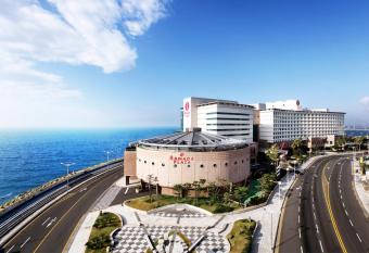 Ramada Plaza by Wyndham Jeju Ocean Front allows 18 year olds to book a room