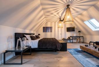 B&B La Douceur de la Miclette allows 18 year olds to book a room