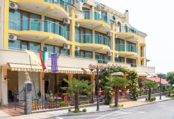 Hotel Energy has Balcony rooms