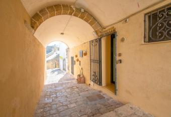 Leondari Rooms allows 18 year olds to book a room