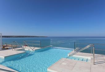 Iberostar Bah  a de Palma - Adults Only allows 18 year olds to book a room