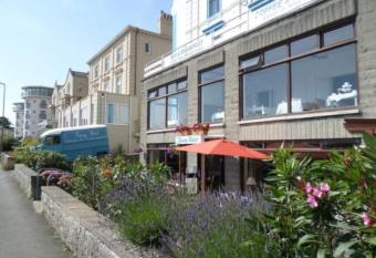 Savoy B&B allows 18 year olds to book a room