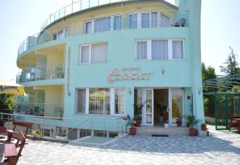 Family Hotel Coral has Balcony rooms