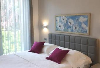 Hotel Quarcino allows 18 year olds to book a room