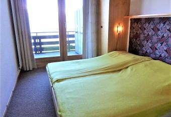 Fontanettaz MOUNTAIN & COSY apartments by Alpvision R  sidences has Balcony rooms