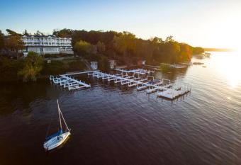 The Geneva Inn has Balcony rooms